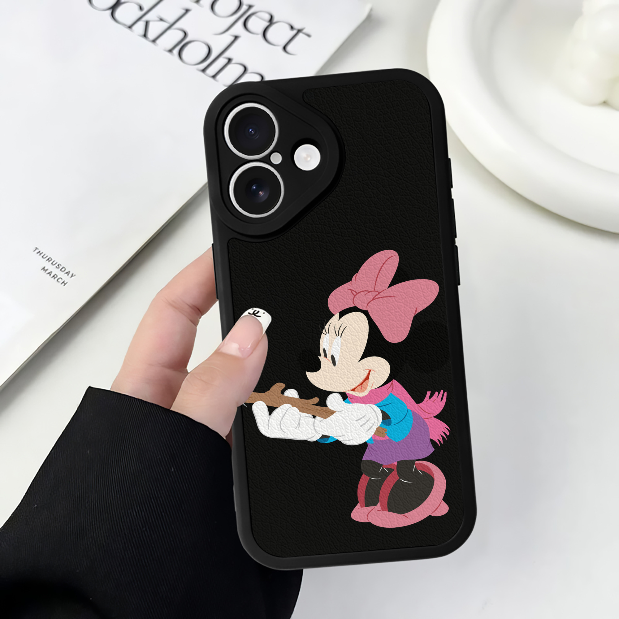 （画像用） ミッキーマウス Mickey Mouse 【iPhone 16シリーズ対応】シリコンスマホケース（レザー調） 材質：シリコン